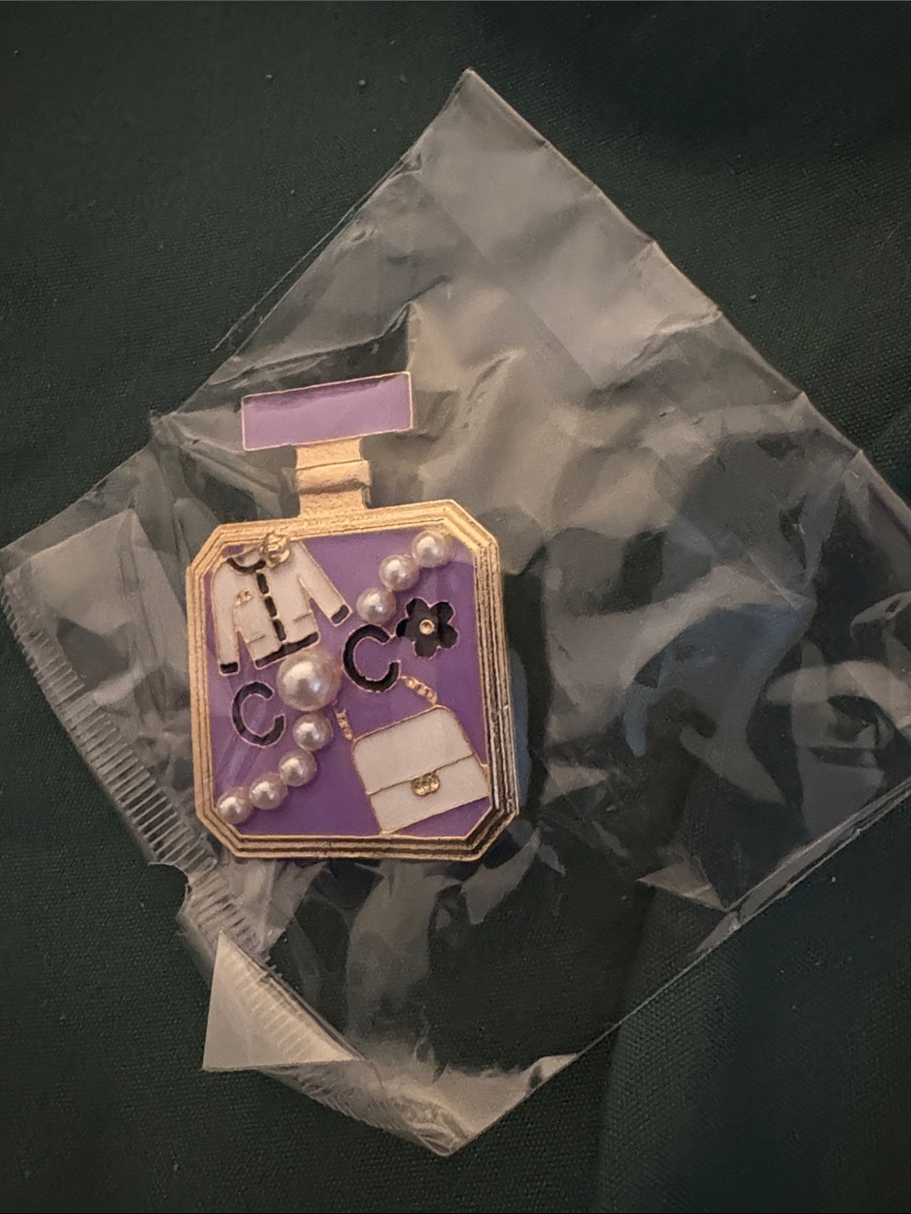 Purple Fashion Perfume Bottle Brooch with Pearls